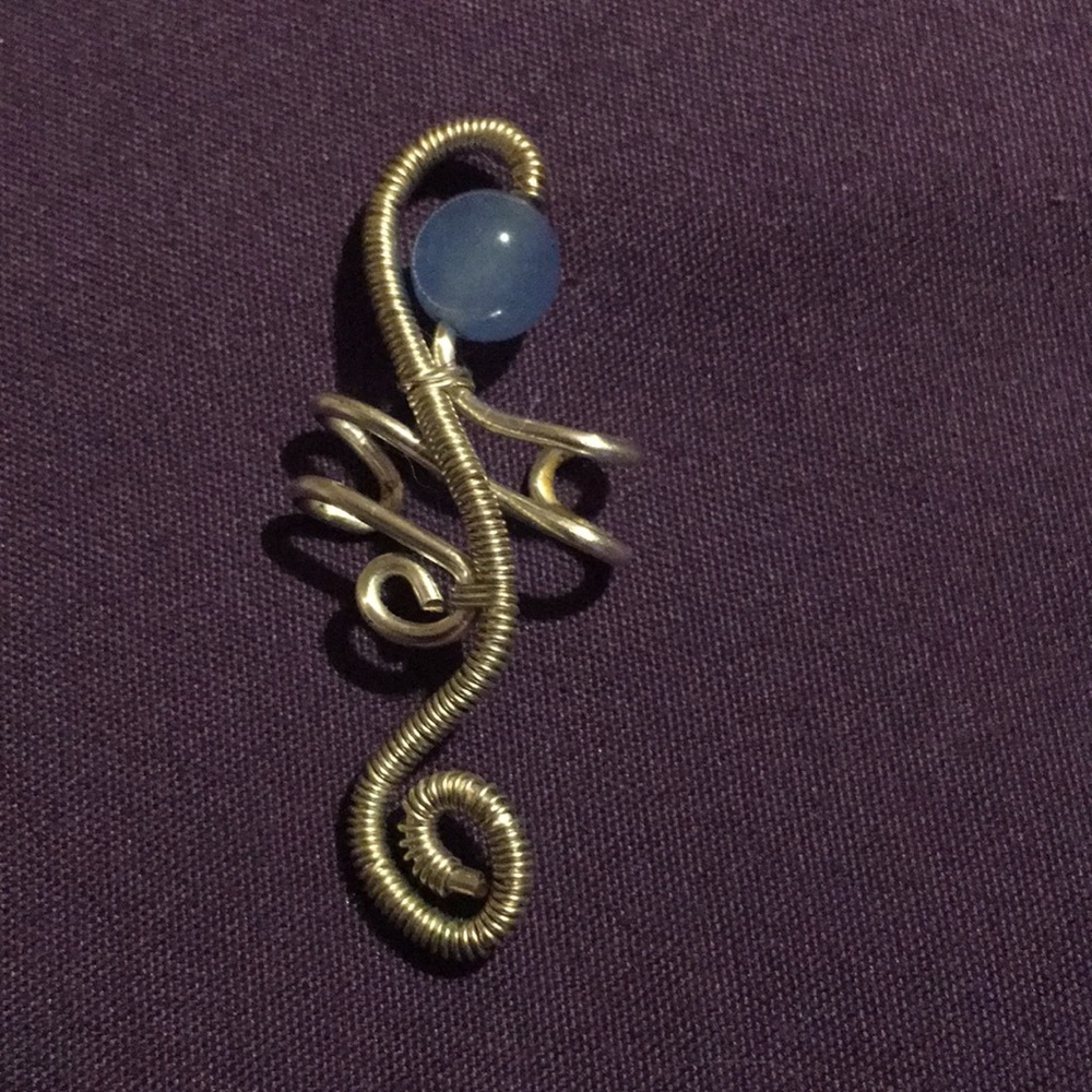 Ear cuff